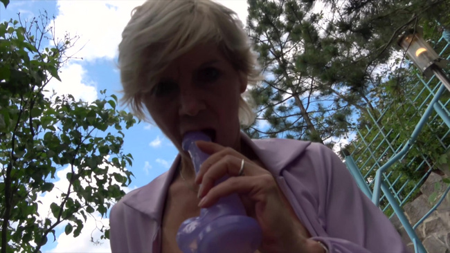 Film erotyczny Porno DVD XXX seks Babcie Mamuśki z zabawkami / Wild Grandmas Play Hard With Sex Toys