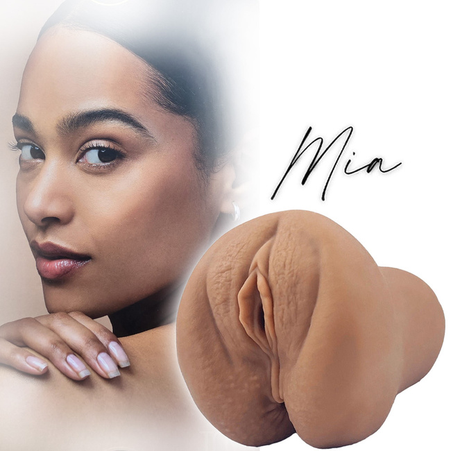 Brazylijska piosenkarka Mia, lat 20 – ciasna cipka i dupka, duży masturbator anatomiczny