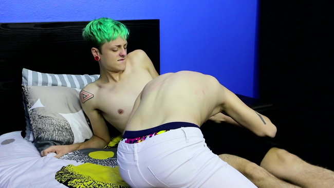 Film erotyczny Porno gejowskie DVD XXX seks  Young Gays in Love - Młodzi zakochani geje